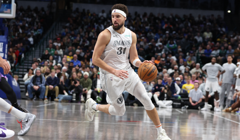 MAVERICKS VICTORIA LAKERS