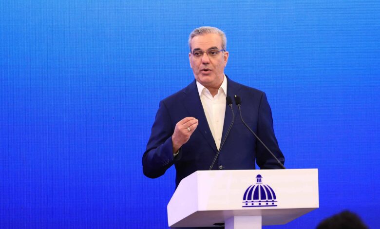abinader el que quiera buscar dinero que no vaya al gobierno 1 780x470 1