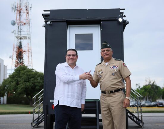 Foto 1 Yayo Sanz Lovaton y el tiniente general Carlos Antonio Fernandez Onofre 1536x1024 1