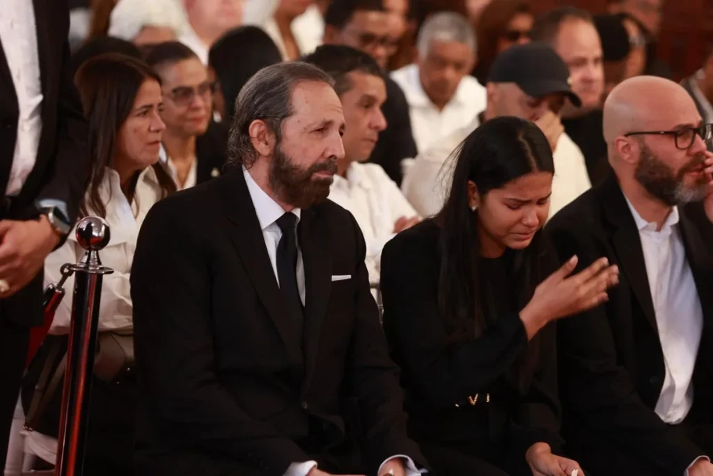 Autoridades finalizan operaciones de rescate tras el peor desastre en una discoteca dominicana 4 juan Luis guerra