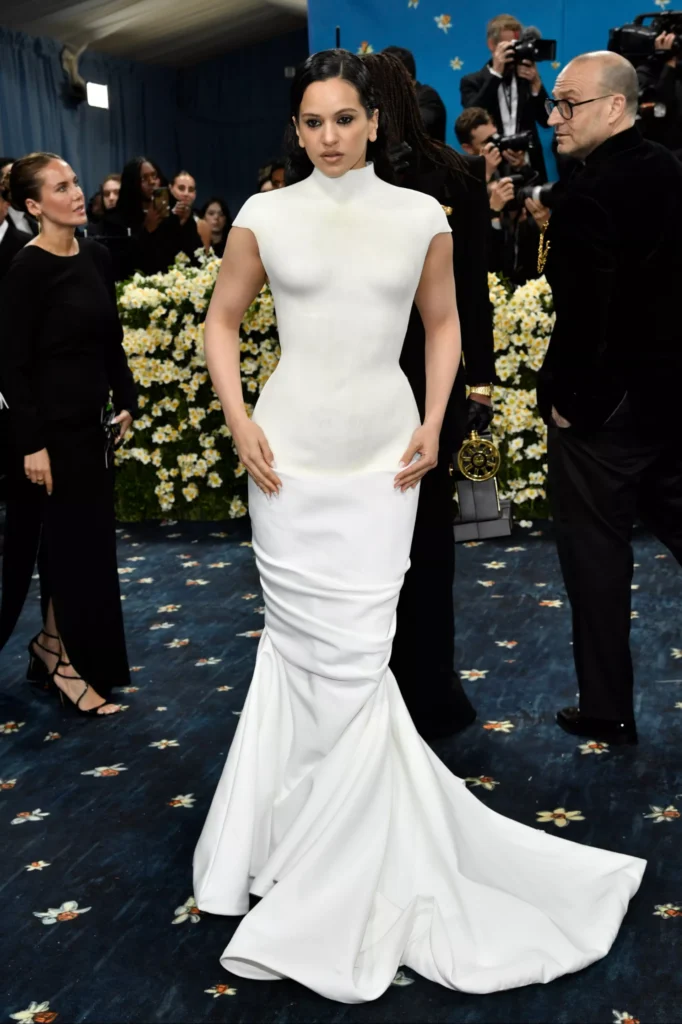 De Rosalía a Zendaya: los mejores looks de la Met Gala 2025 10 1920x2881 cmsv2 3249b6e7 ef29 5556 bd47 fa98a40a4b45 9262494.jpg
