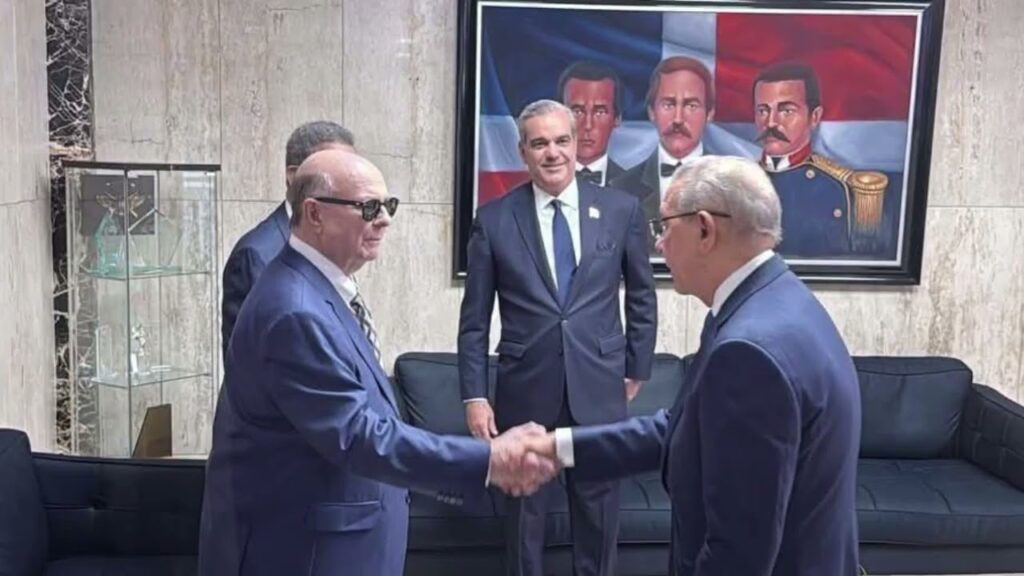 Abinader y expresidentes dominicanos sellan pacto de unidad ante crisis haitiana en cumbre histórica 3 IMG 4557
