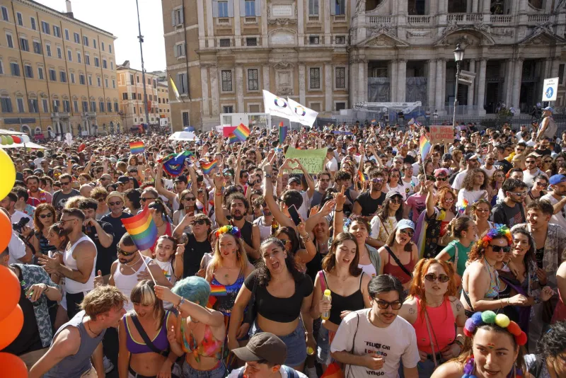 Miles se movilizan en Europa en desfiles del Orgullo LGTBIQ+: Viena, Varsovia, Roma y Atenas salen a las calles por la igualdad 4 IMG 5786