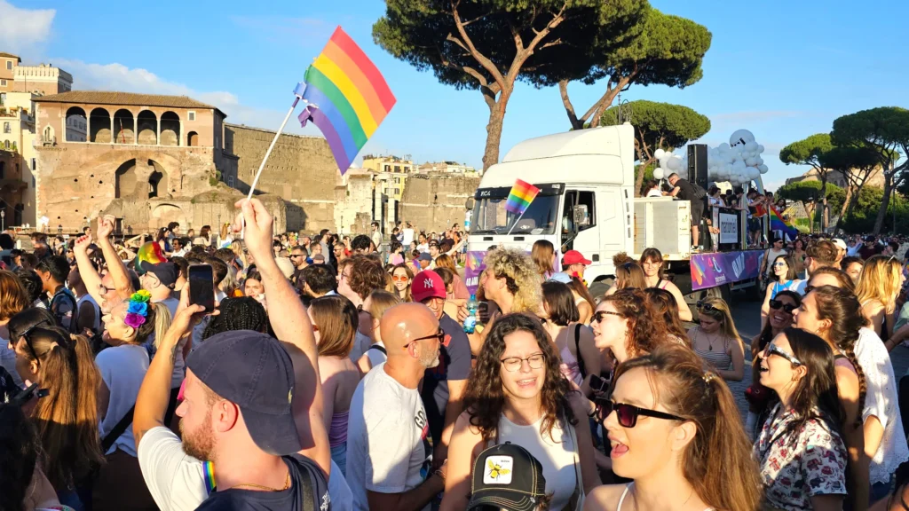 Miles se movilizan en Europa en desfiles del Orgullo LGTBIQ+: Viena, Varsovia, Roma y Atenas salen a las calles por la igualdad 2 IMG 5788