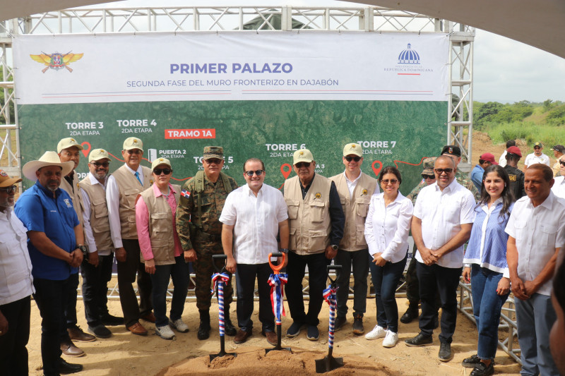Gobierno da inicio a segunda fase del muro fronterizo en Dajabón 2 IMG 6044
