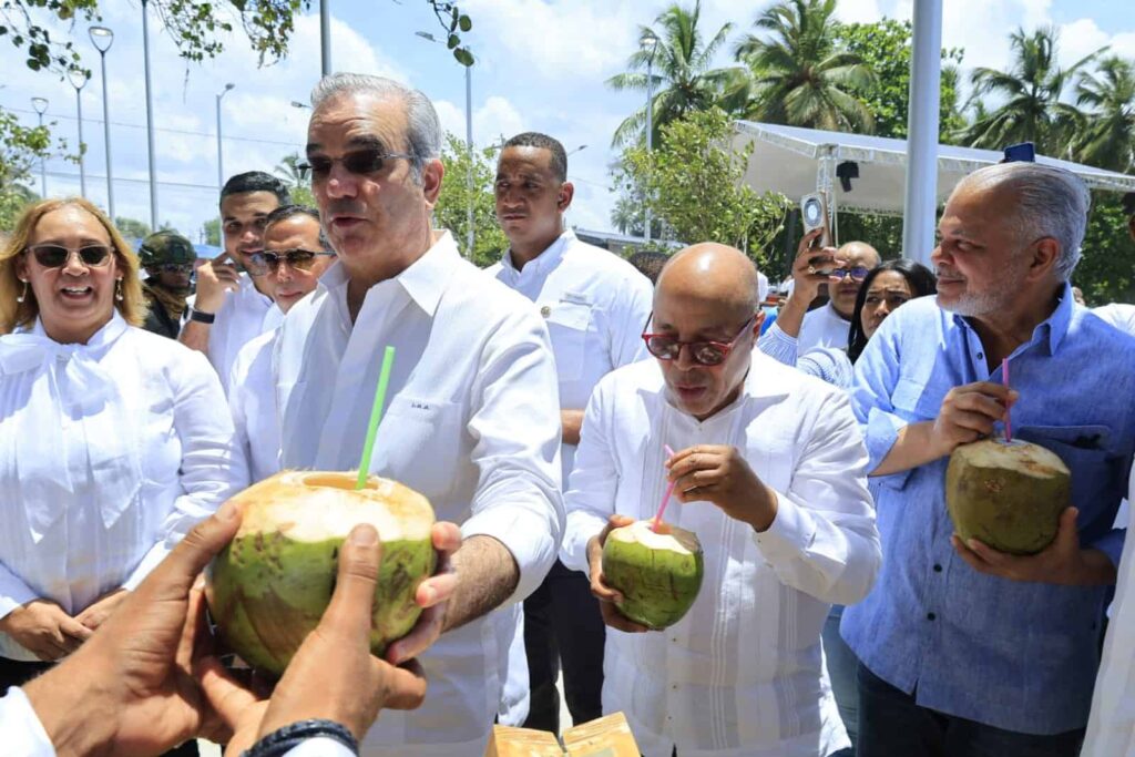 Abinader y Collado inauguran malecón de Haina con inversión de RD$108 millones 2 IMG 6109