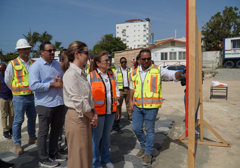 Carolina Mejía supervisa avances del Malecón Deportivo y Paseo 30 de Mayo 2 IMG 6361