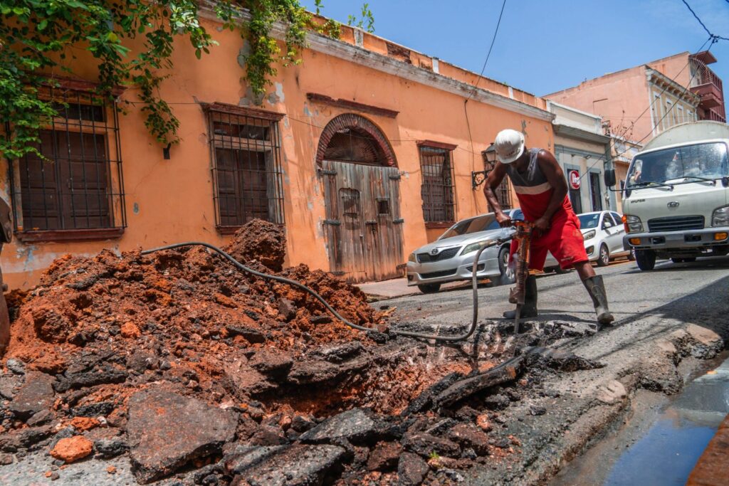 CAASD lleva solución a la Zona Colonial con intervención de tuberías 2 IMG 6633