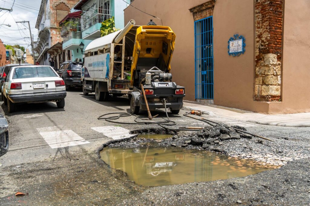 CAASD lleva solución a la Zona Colonial con intervención de tuberías 3 IMG 6635