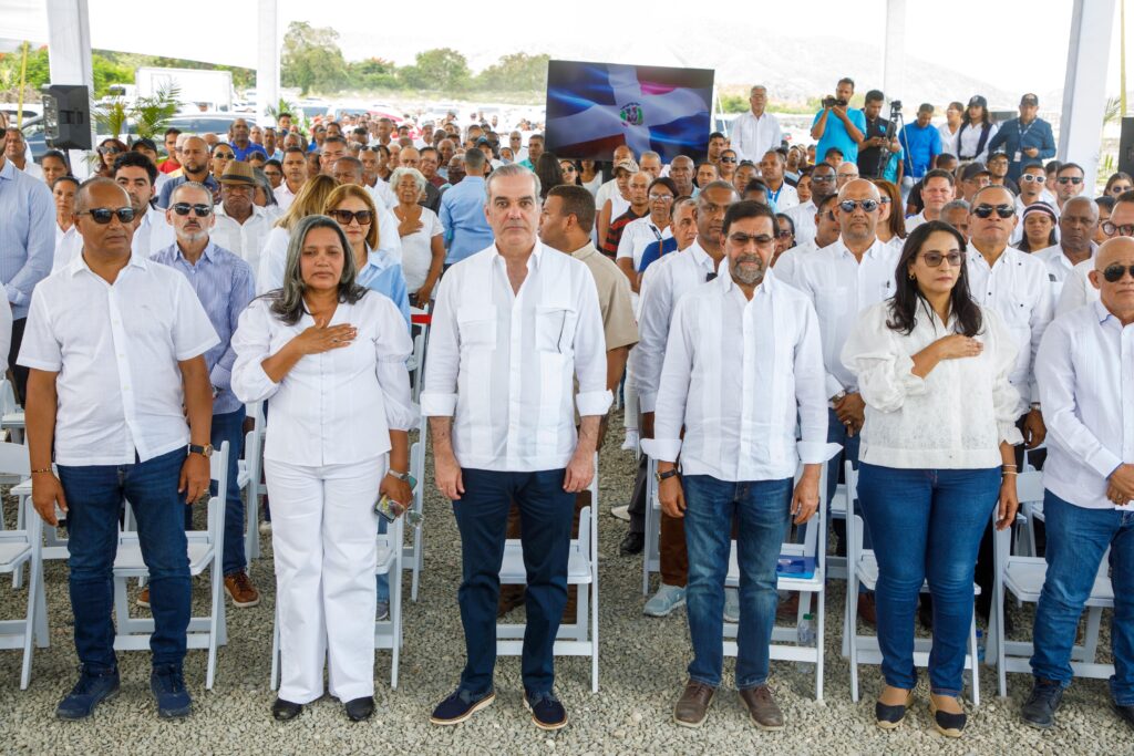 Presidente Abinader inaugura múltiples obras de desarrollo en Azua 2 IMG 8033