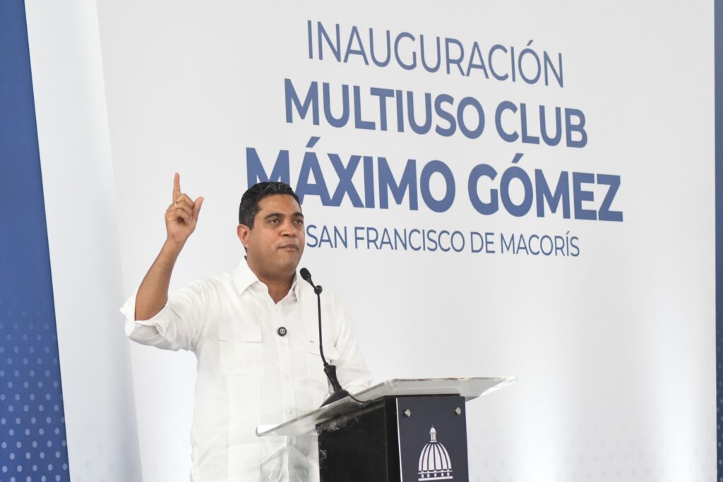 Abinader y Kelvin Cruz inauguran multiuso del Club Máximo Gómez en San Francisco de Macorís 2 PHOTO 2025 07 06 17 19 17 2