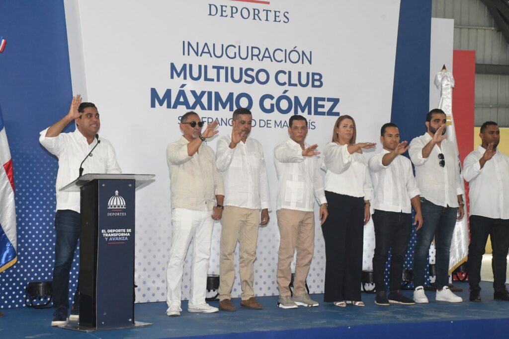 Abinader y Kelvin Cruz inauguran multiuso del Club Máximo Gómez en San Francisco de Macorís 3 PHOTO 2025 07 06 17 19 18