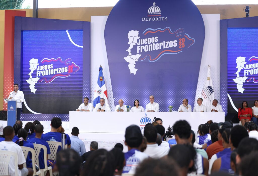 Presidente Abinader y ministro Kelvin Cruz inauguran Gran Final de los Juegos Fronterizos 2025 2 PHOTO 2025 07 09 19 14 45 2