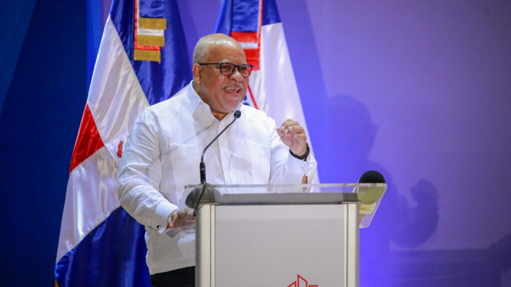 Gobierno lanza en San Juan el programa “Tu Firma es Tu Garantía”, impulsado por Promipyme 2 PHOTO 2025 07 28 10 37 58