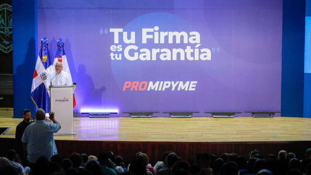 Gobierno lanza en San Juan el programa “Tu Firma es Tu Garantía”, impulsado por Promipyme 4 PHOTO 2025 07 28 10 37 58 3