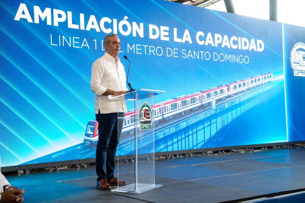 Abinader pone en marcha trenes de seis vagones en el Metro de Santo Domingo 3 IMG 8892