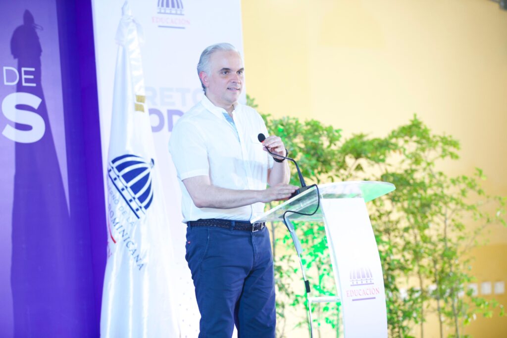 Abinader inaugura tres nuevos centros educativos 2 IMG 9603