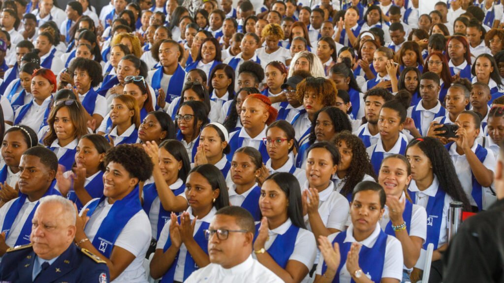 Abinader gradúa más de mil jóvenes del programa Oportunidad 14-24 3 IMG 0012
