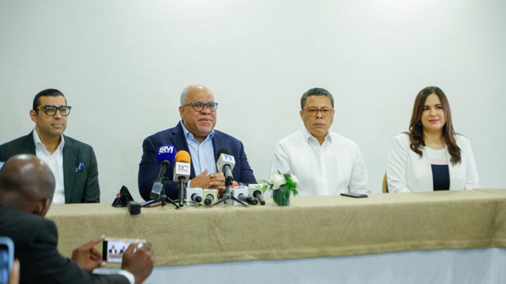 PROMIPYME anuncia EmprendeLab 2025: plataforma de innovación para jóvenes emprendedores 3 PHOTO 2025 09 08 14 39 31 3