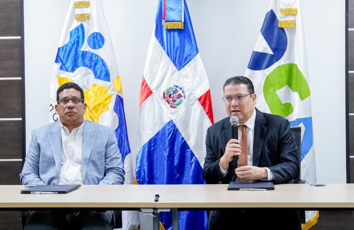 Aduanas y Contrataciones Públicas establecen certificación tributaria obligatoria para proveedores del Estado 2 IMG 1813