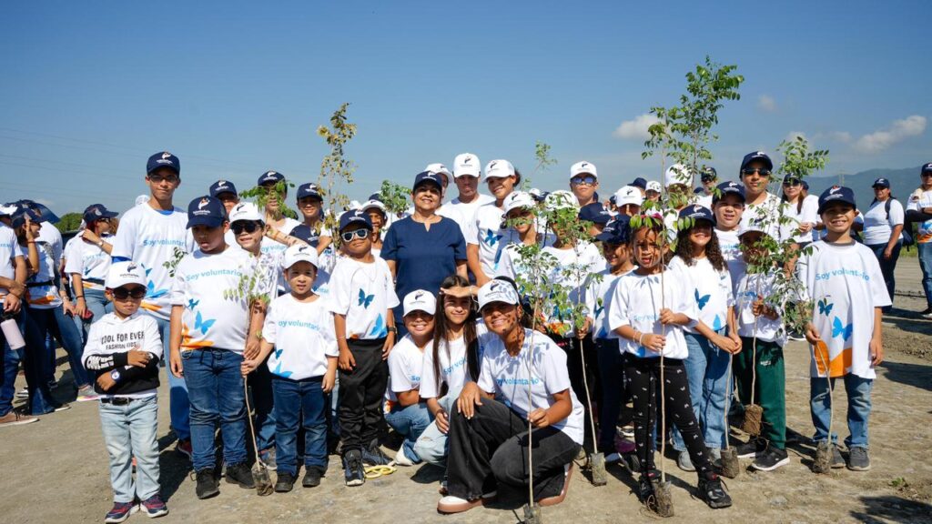 Voluntariado Banreservas impulsa reforestación con 1,500 caobas criollas en Navarrete 3 PHOTO 2025 10 05 13 12 50 2