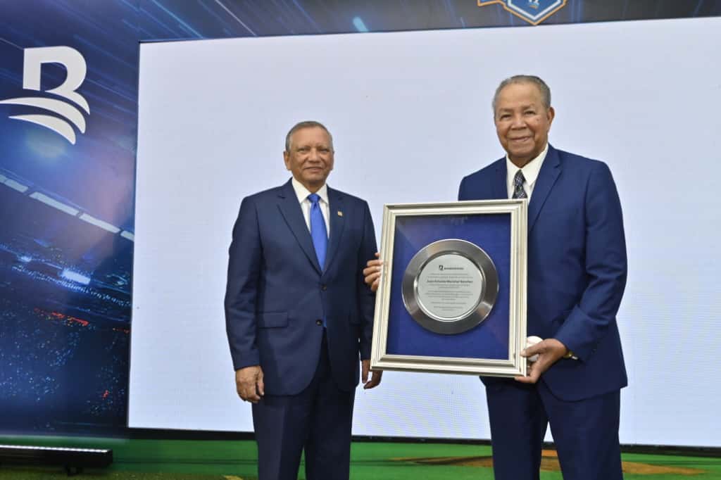 Banreservas y LIDOM presentan Copa del Campeonato de Béisbol 2025-2026 dedicada a Juan Marichal 2 PHOTO 2025 10 14 21 32 08 2