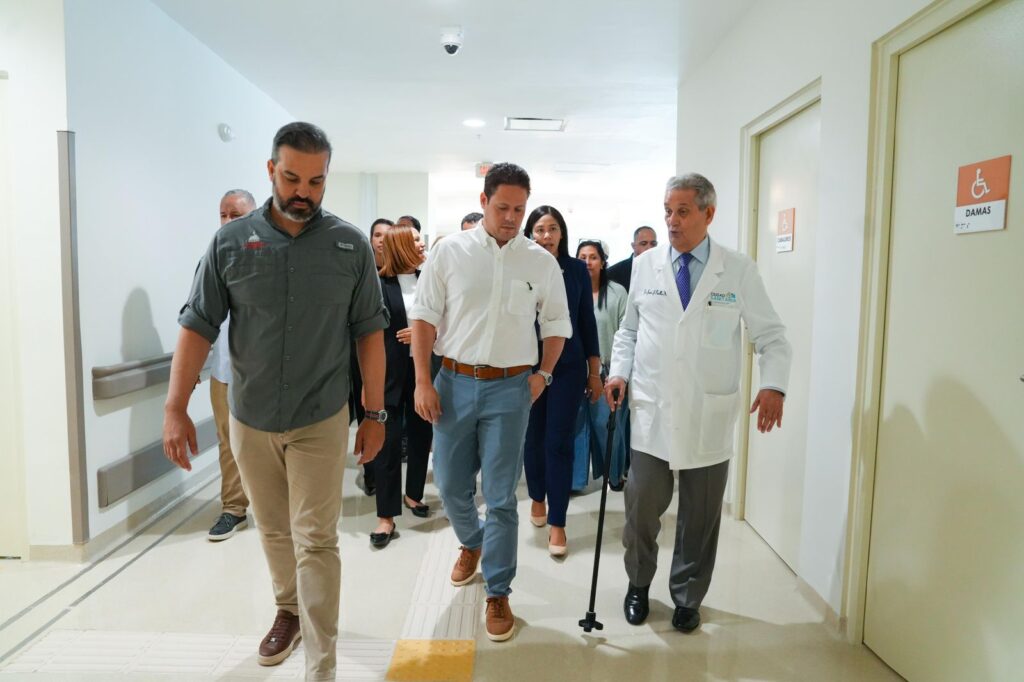 Ministro Bonilla presenta hospital Dr. José Joaquín Puello como referente sanitario regional ante líderes nacionales 2 PHOTO 2025 10 16 20 16 51 2