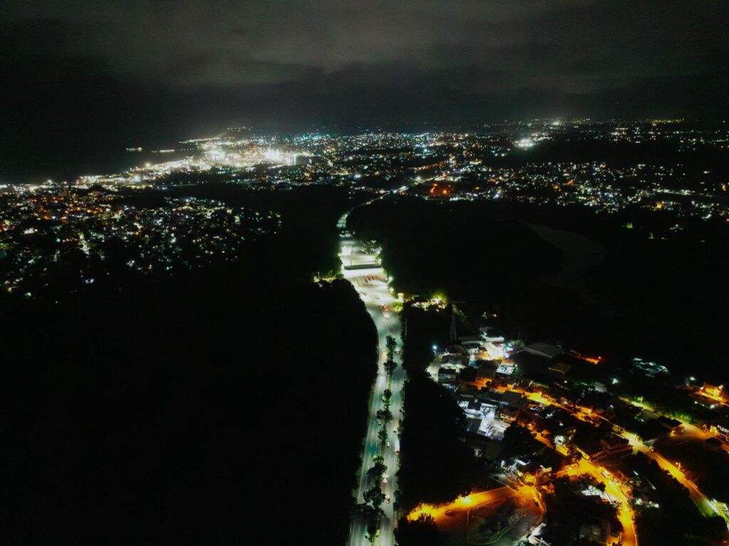 Fideicomiso RD Vial instala más de 1,000 lámparas solares para iluminar carreteras del Sur 3 IMG 8876