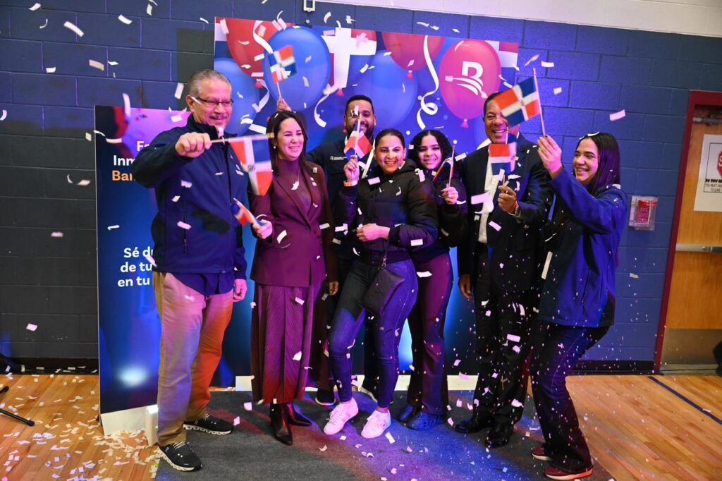 Banreservas cierra su Tercera Feria Inmobiliaria en Nueva York y Lawrence con financiamientos récord de más de RD$5,118 millones 4 IMG 2755