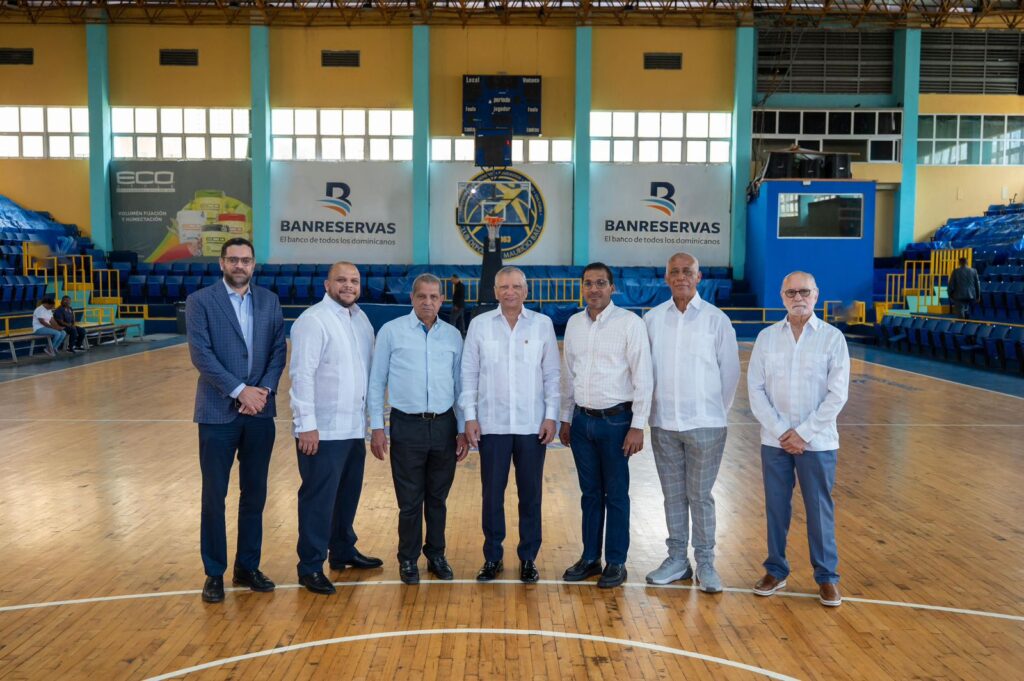 Leonardo Aguilera resalta el impacto social y educativo del Club Mauricio Báez durante visita 3 608f3dc2 83f4 4a83 8d24 b66327bb9409