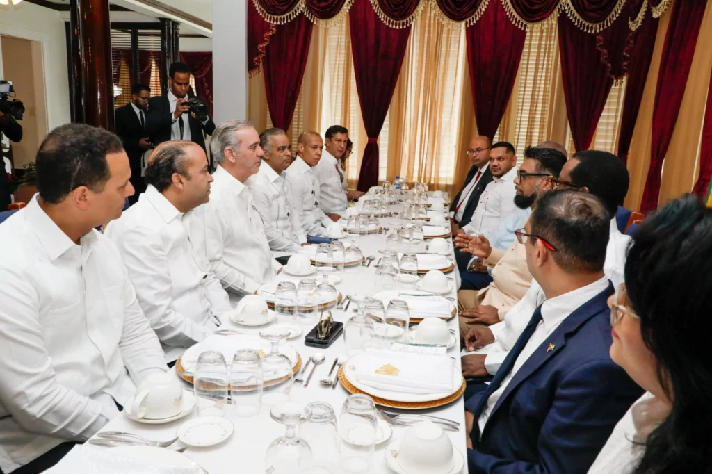 Presidente Luis Abinader inicia agenda oficial en Georgetown con reunión junto a Mohamed Irfaan Ali 2 IMG 6447