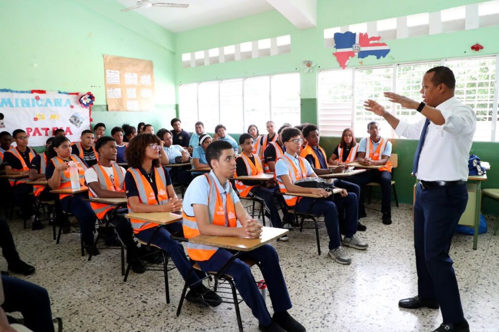 Milton Morrison imparte clase de educación vial a estudiantes de sexto de secundaria 3 IMG 8489