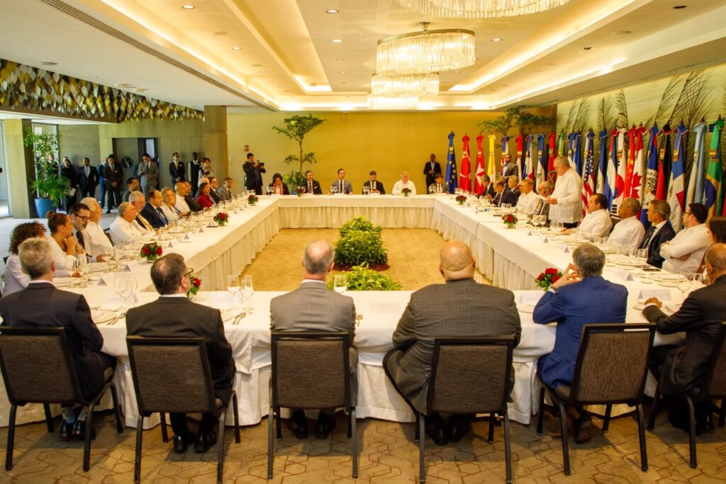 Presidente Luis Abinader y el Cuerpo Diplomático refuerzan la cooperación internacional en un almuerzo 2 IMG 0001